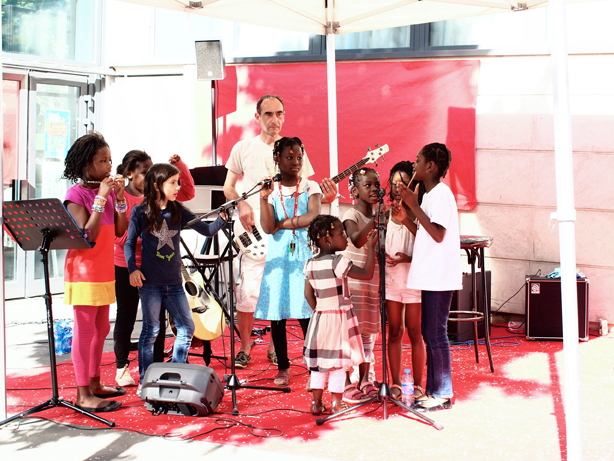 At the Make Music Day, children are also there