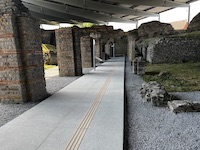 Le nouveau parcours de visite du Forum antique de Bavay et sa couverture © ArkéoTopia