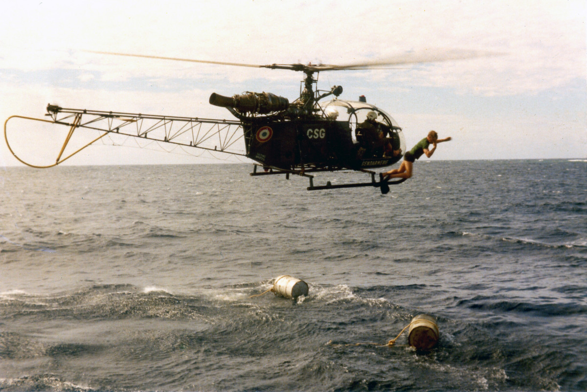 Fûts apportés par hélicoptère